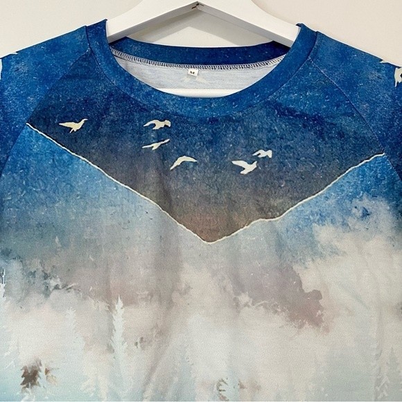 Women’s Mountain Landscape Lightweight Sweater Gray & Navy NWOT - Picture 2 of 8